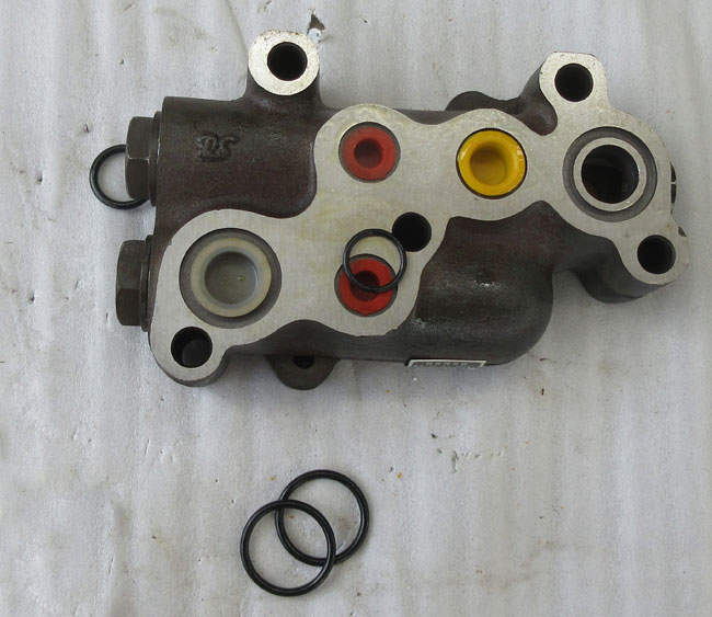 推土機配件液壓安全閥 液力變矩器組合閥 推土機配件液壓安全閥 液力變矩器組合閥