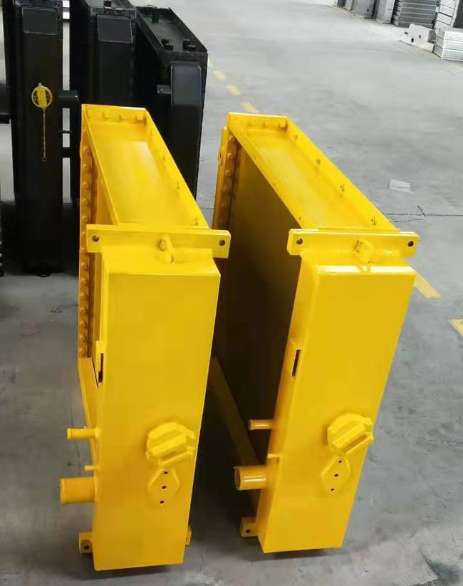 SD16推土機(jī)原裝散熱水箱總成 SD16推土機(jī)原裝散熱水箱總成