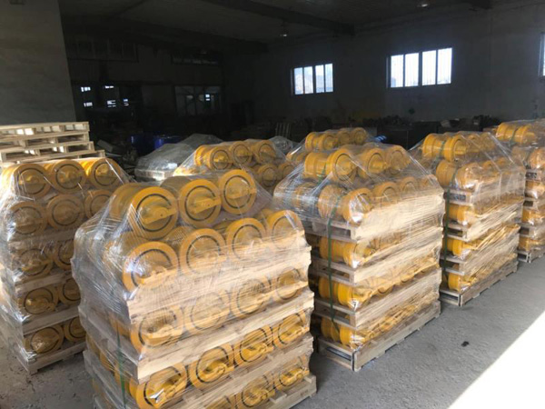 挖機(jī) Komatsu支重輪